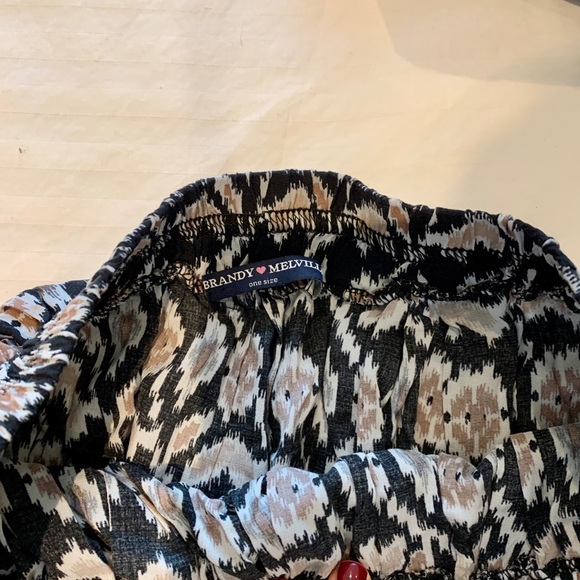 Brandey Melville Skirt - Picture 2 of 2